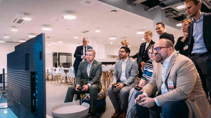 Minister Mansoori trifft hessische Games-Branche